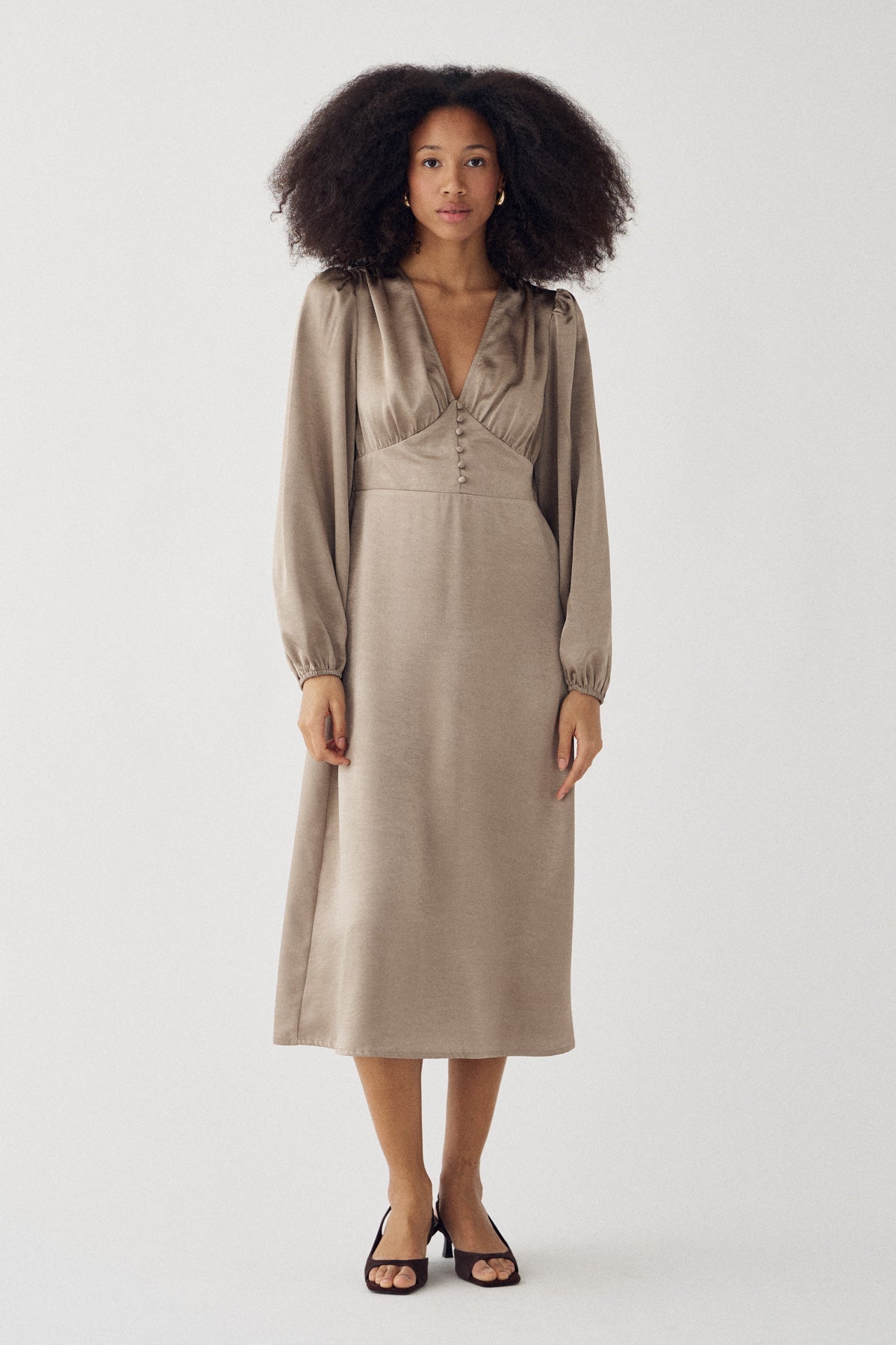 N-Lilith Dress Light Sand – Noellafashion.com