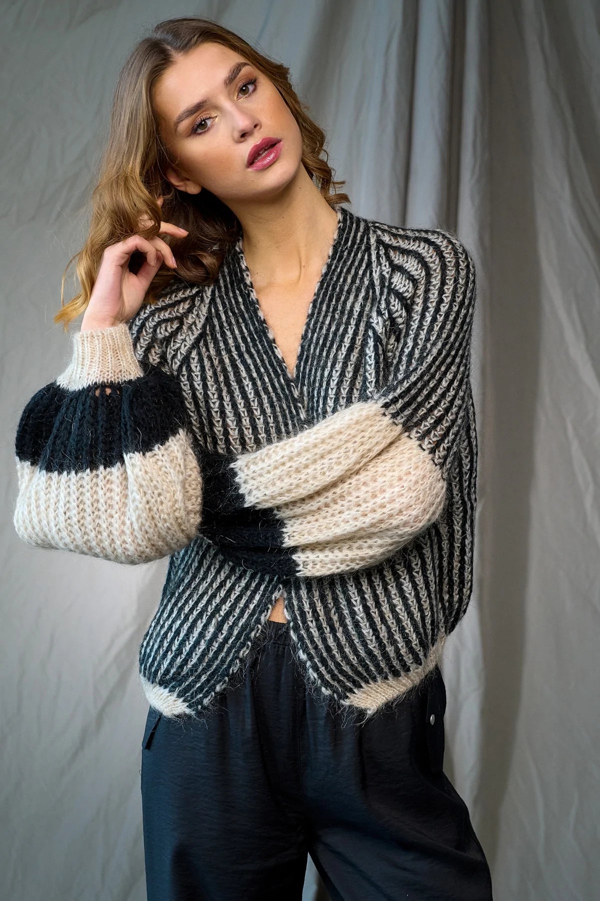 Liana Knit Cardigan Cream/black – - Main Image